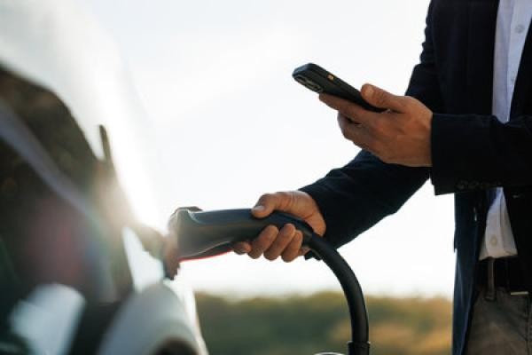 家用與商用汽車充電樁安裝指南：分享最佳實踐