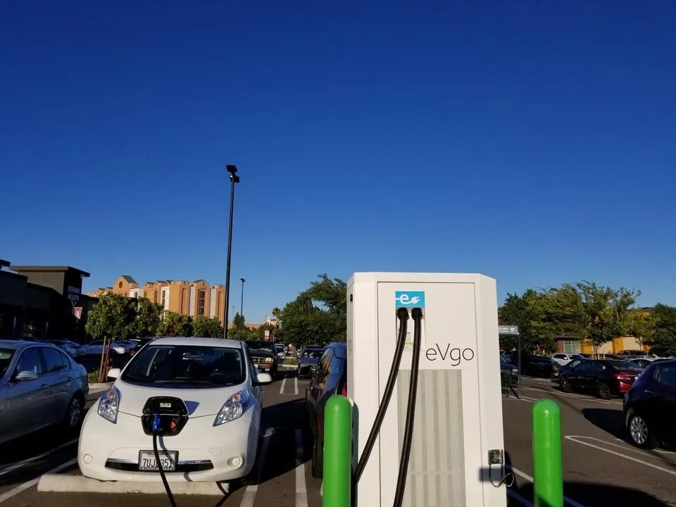 汽車充電樁加盟項(xiàng)目的市場(chǎng)定位與策略